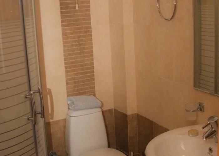 Saronis Hotel