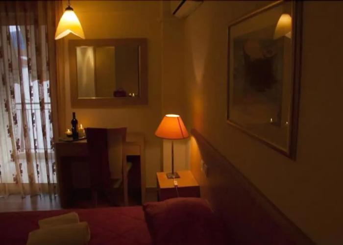 Saronis Hotel
