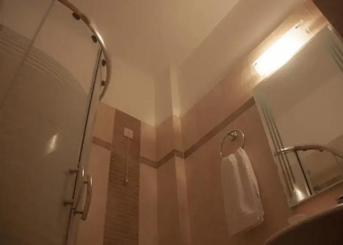 Saronis Hotel