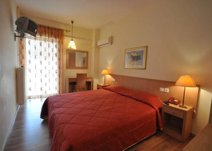 Saronis Hotel