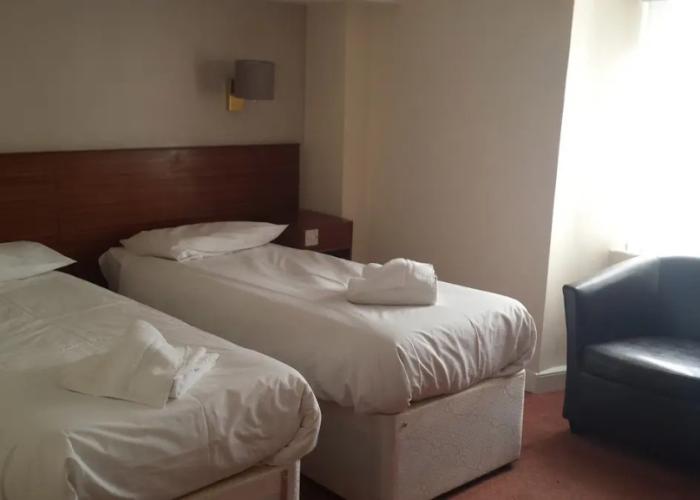 George and Abbotsford Hotel