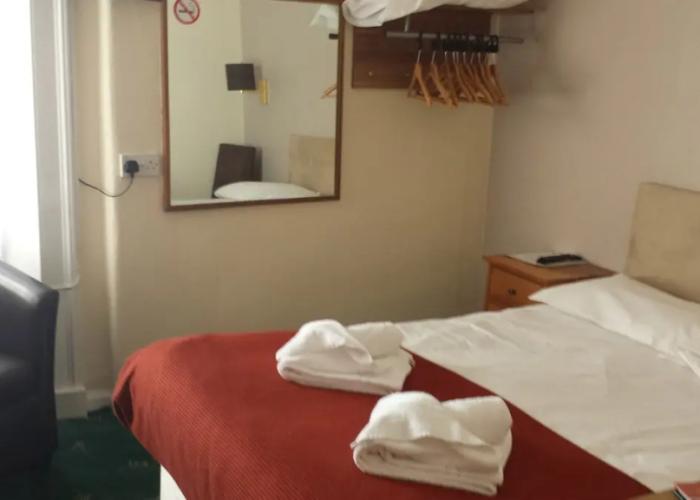 George and Abbotsford Hotel