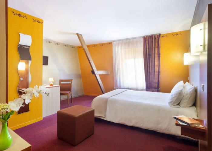 Brit Hotel Chinon le Lion d'Or