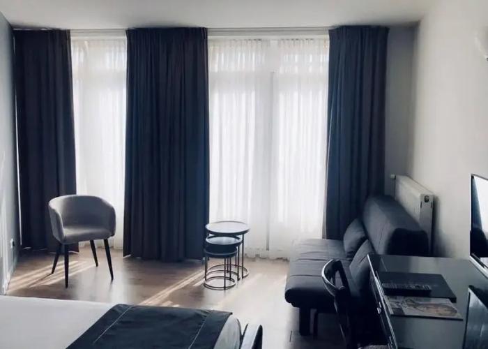 Hotel Chariot
