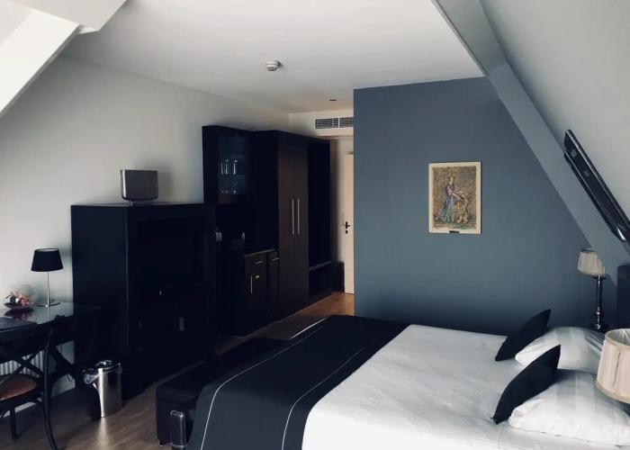 Hotel Chariot