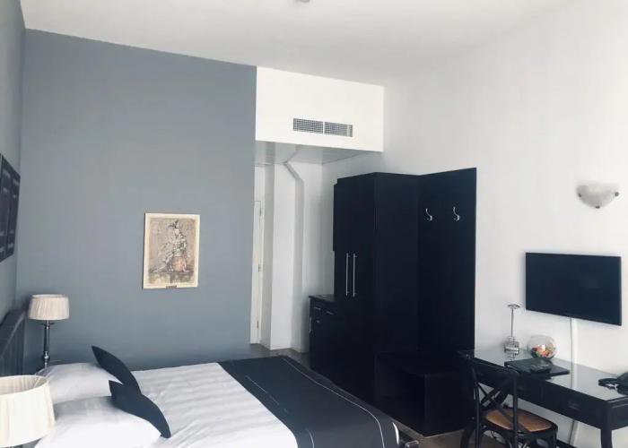 Hotel Chariot