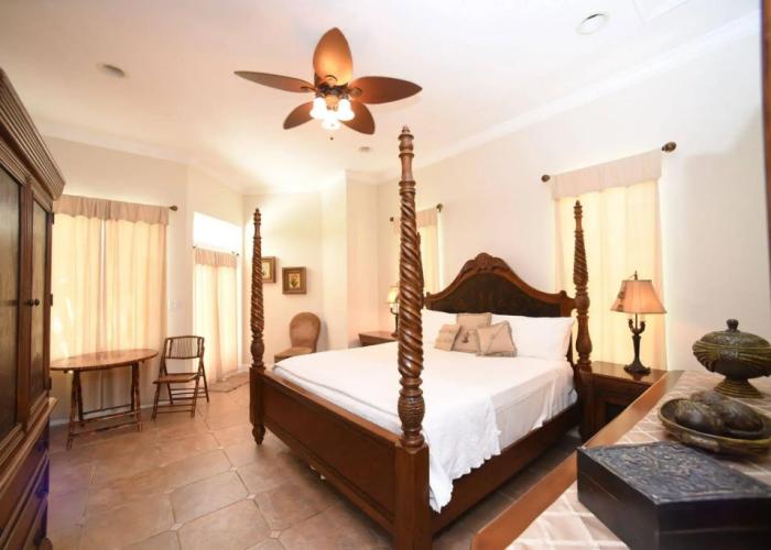 Shangri-La Boutique Bed & Breakfast