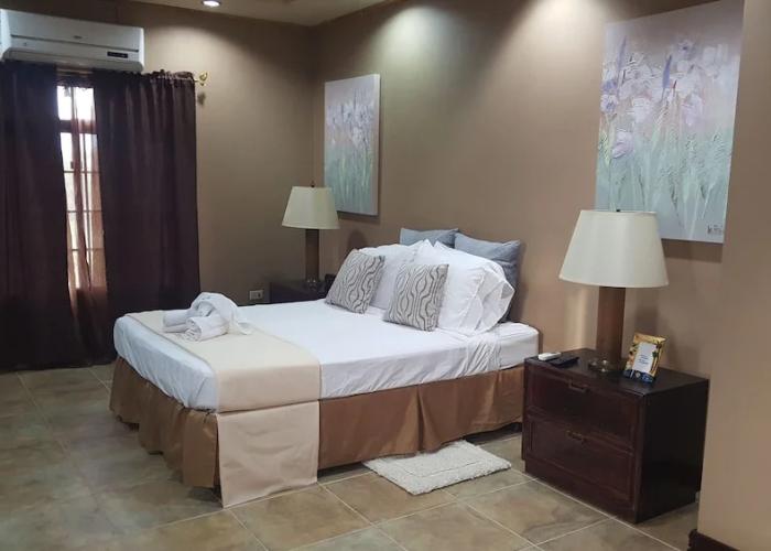 GM Suites Bed & Breakfast