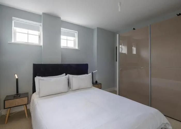 Luxurious Private One Bedroom Apartment
