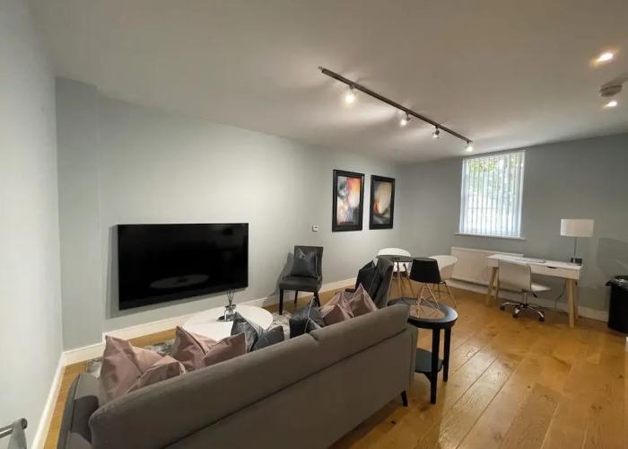 Luxurious Private One Bedroom Apartment