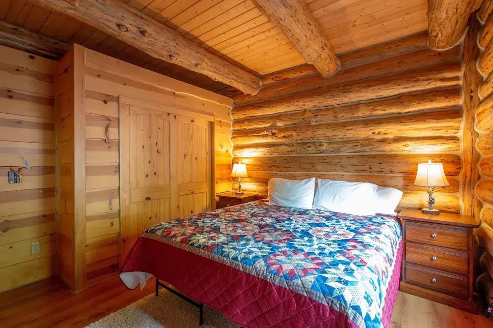 The Log Cabin 2 Bedroom Home by RedAwning