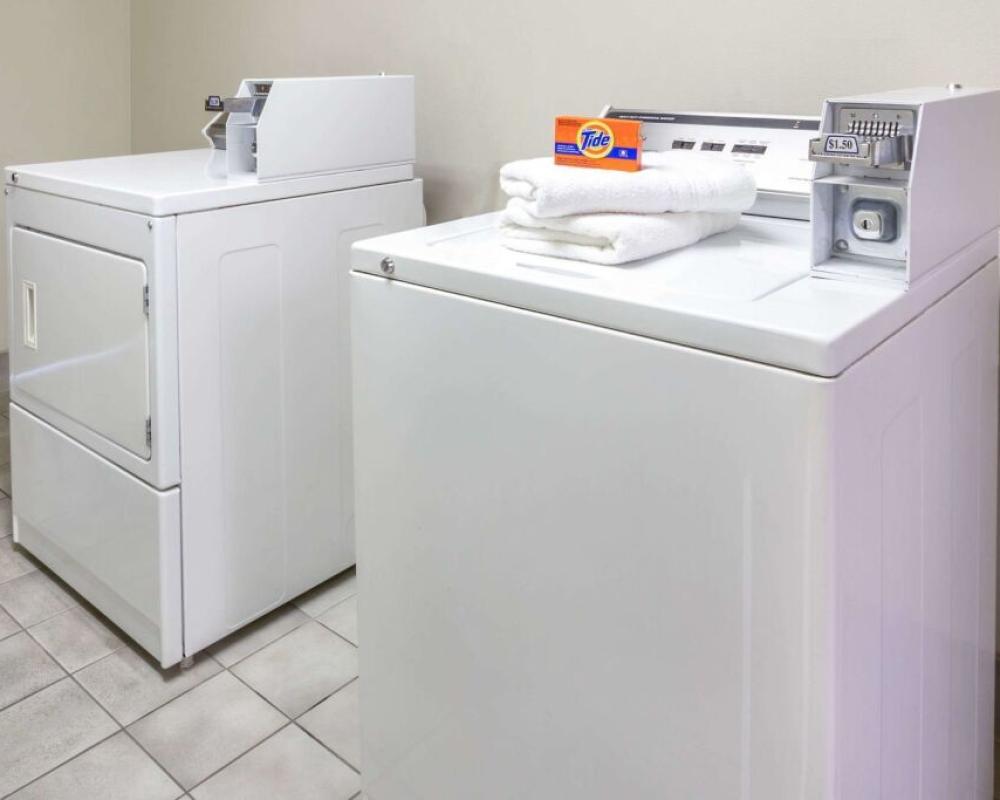 Delavan Inn and Suites