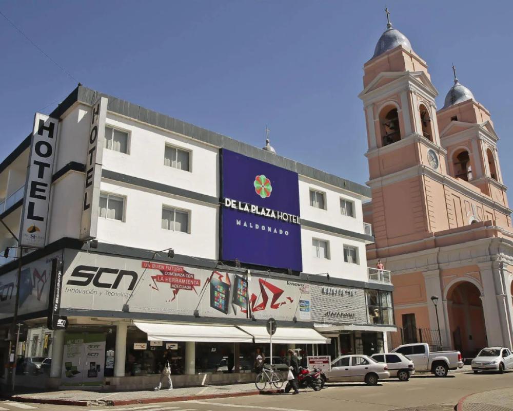 De la Plaza Hotel