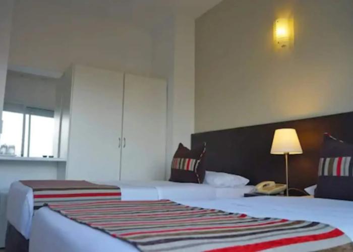 De la Plaza Hotel