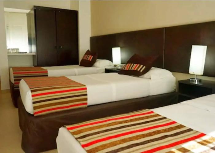 De la Plaza Hotel