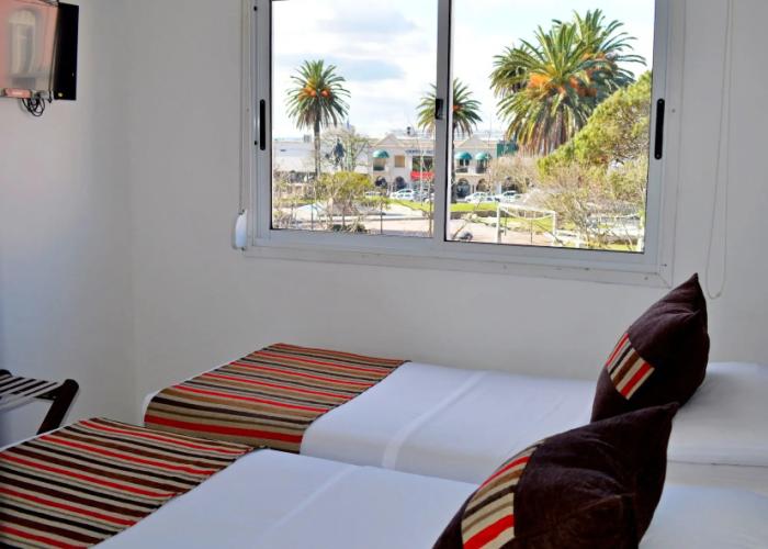 De la Plaza Hotel