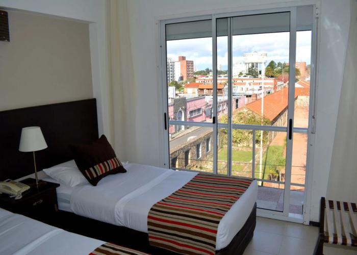De la Plaza Hotel
