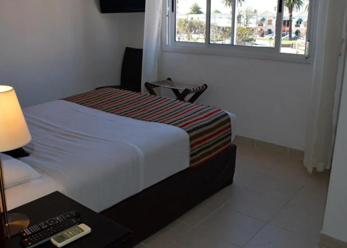 De la Plaza Hotel