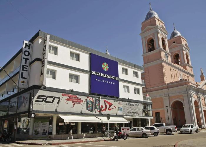 De la Plaza Hotel