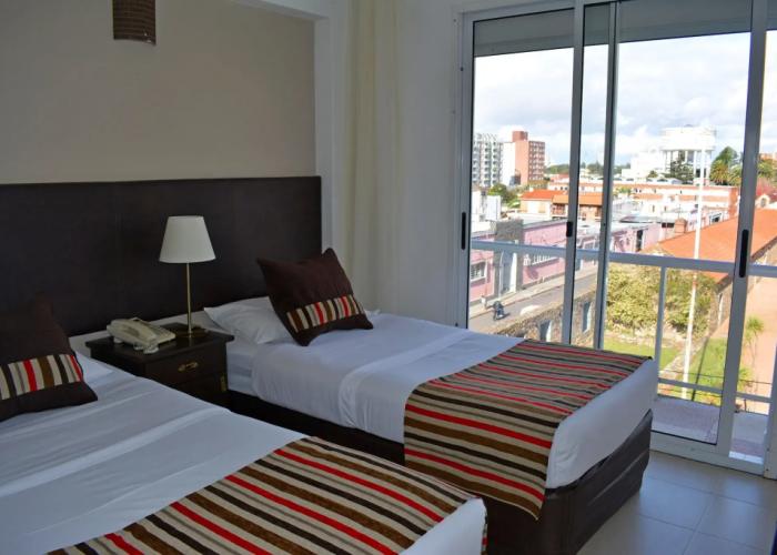 De la Plaza Hotel