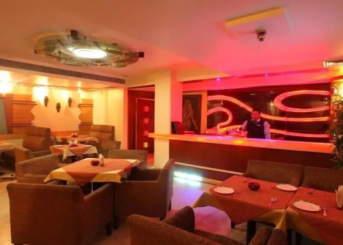 Wingston A TreeHouse Hotel Mathura