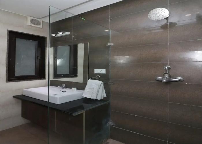 Capital O 2594 Hotel Kanchan Residency