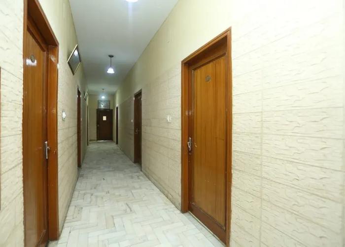 Capital O 15091 Gaurav Boarding House