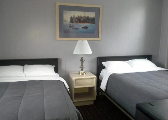 Bay Lake Inn (Frontiersman Motel)