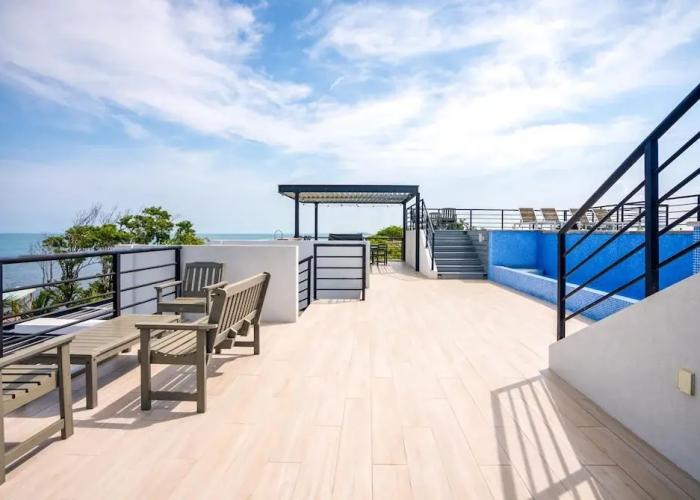 Oceanfront Sunset Gecko Condo - Second Floor 2B