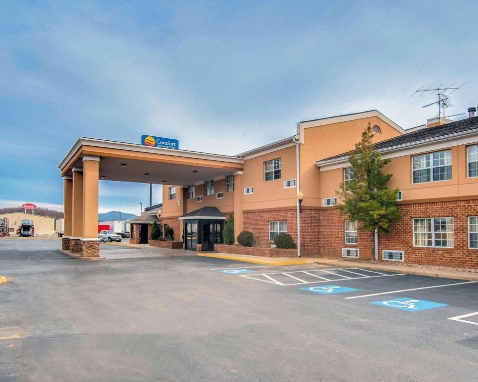 Comfort Inn & Suites Raphine - Lexington near I-81 and I-64