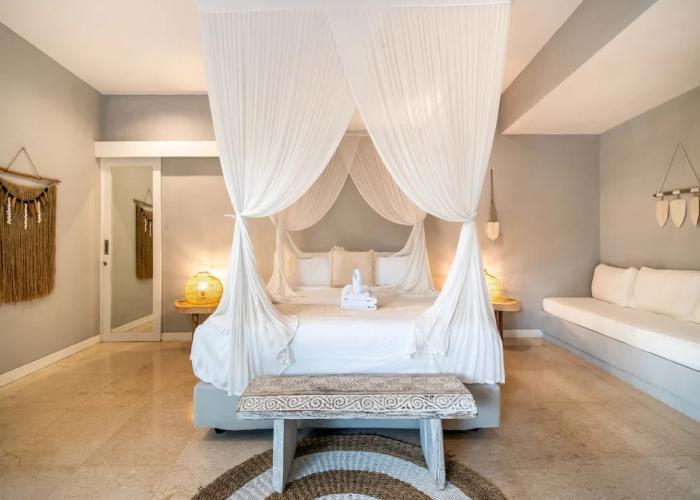 Romantic Jungle Villa, 1 BR, Ubud With Staff