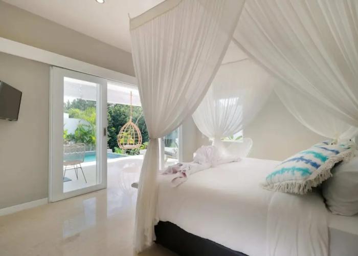 Romantic Jungle Villa, 1 BR, Ubud With Staff