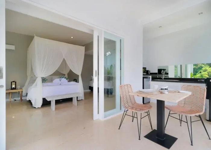 Romantic Jungle Villa, 1 BR, Ubud With Staff