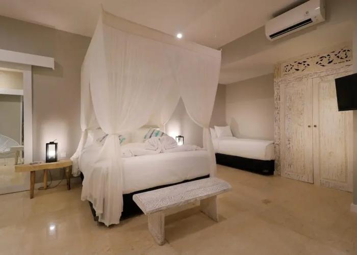Romantic Jungle Villa, 1 BR, Ubud With Staff