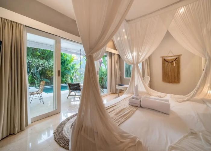 Romantic Jungle Villa, 1 BR, Ubud With Staff