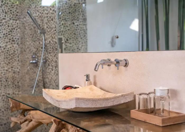 Romantic Jungle Villa, 1 BR, Ubud With Staff