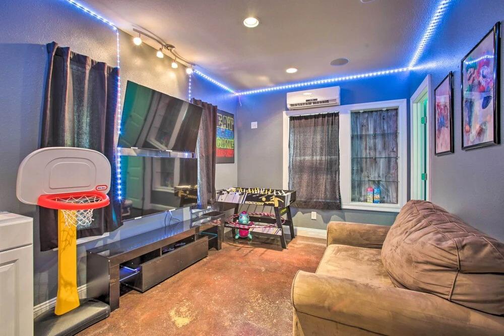 Waveland Family House, 4-minute Drive to the Beach