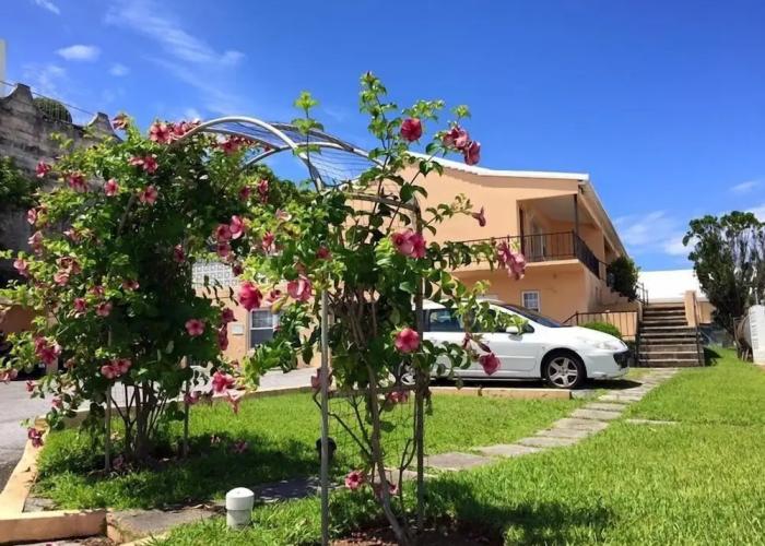 Paraquet Apartments