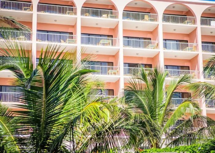 Hamilton Princess - Fairmont Gold Experience