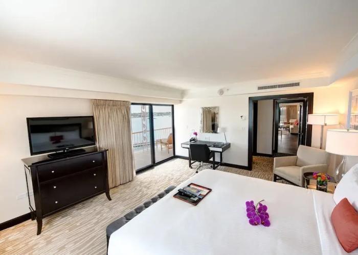 Hamilton Princess - Fairmont Gold Experience