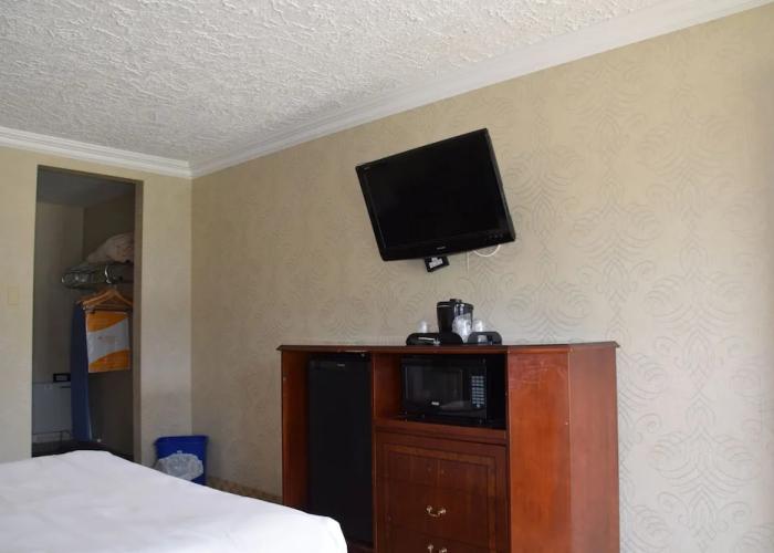 Festival Courtyard Inn