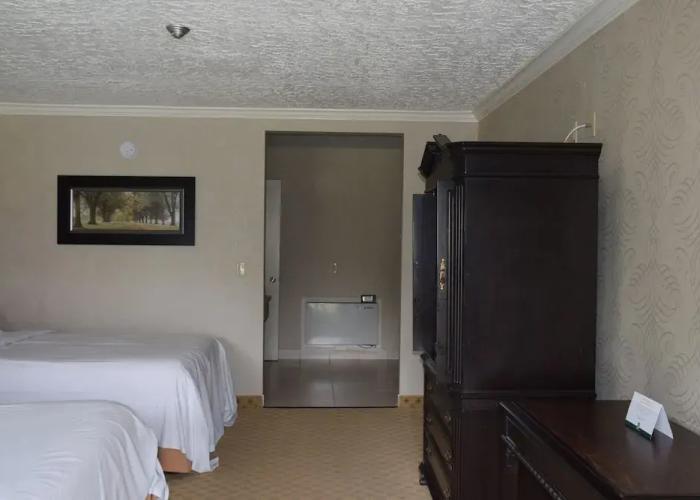 Festival Courtyard Inn