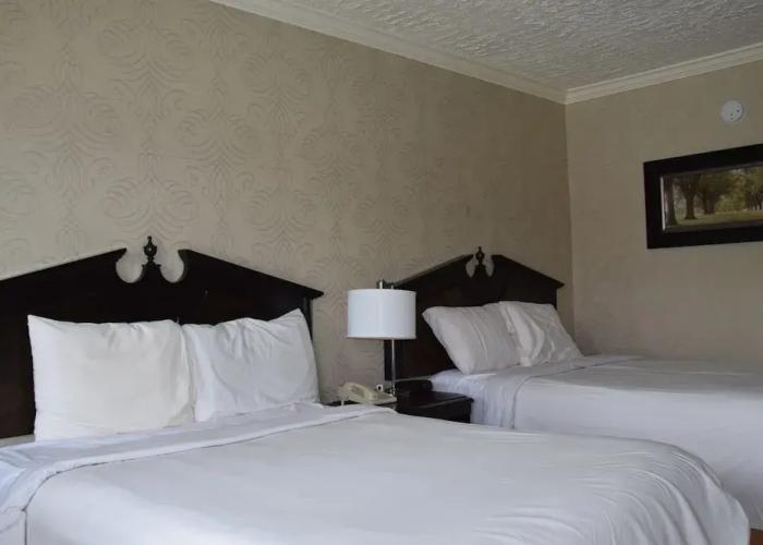 Festival Courtyard Inn