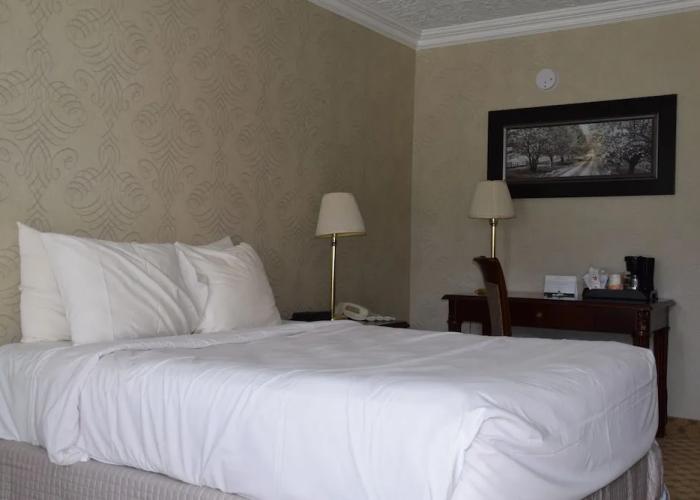 Festival Courtyard Inn