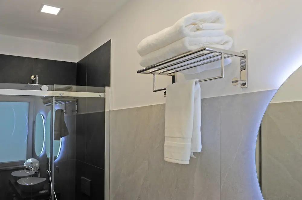 фото Mom Apartment Rooms&Suites