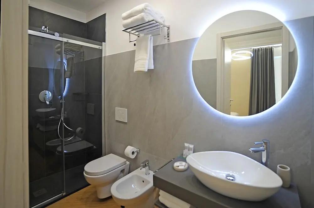 фото Mom Apartment Rooms&Suites