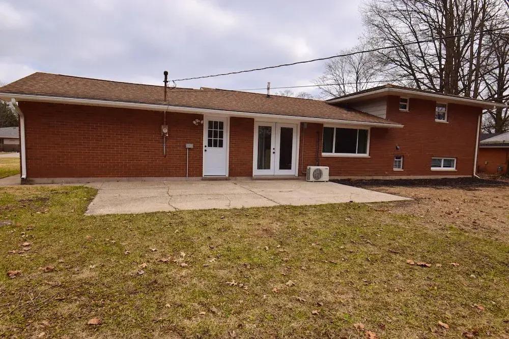 Modern Home Just Mins to Notre Dame 52723