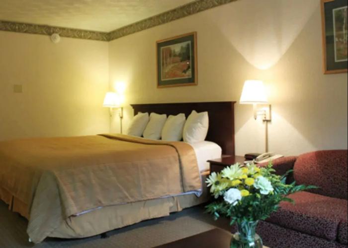 The Royal Inn & Suites