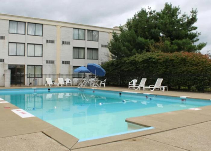 The Royal Inn & Suites