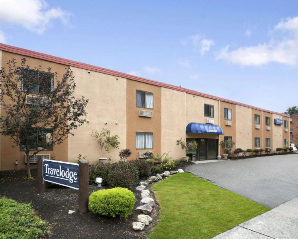 Travelodge by Wyndham Cleveland Lakewood